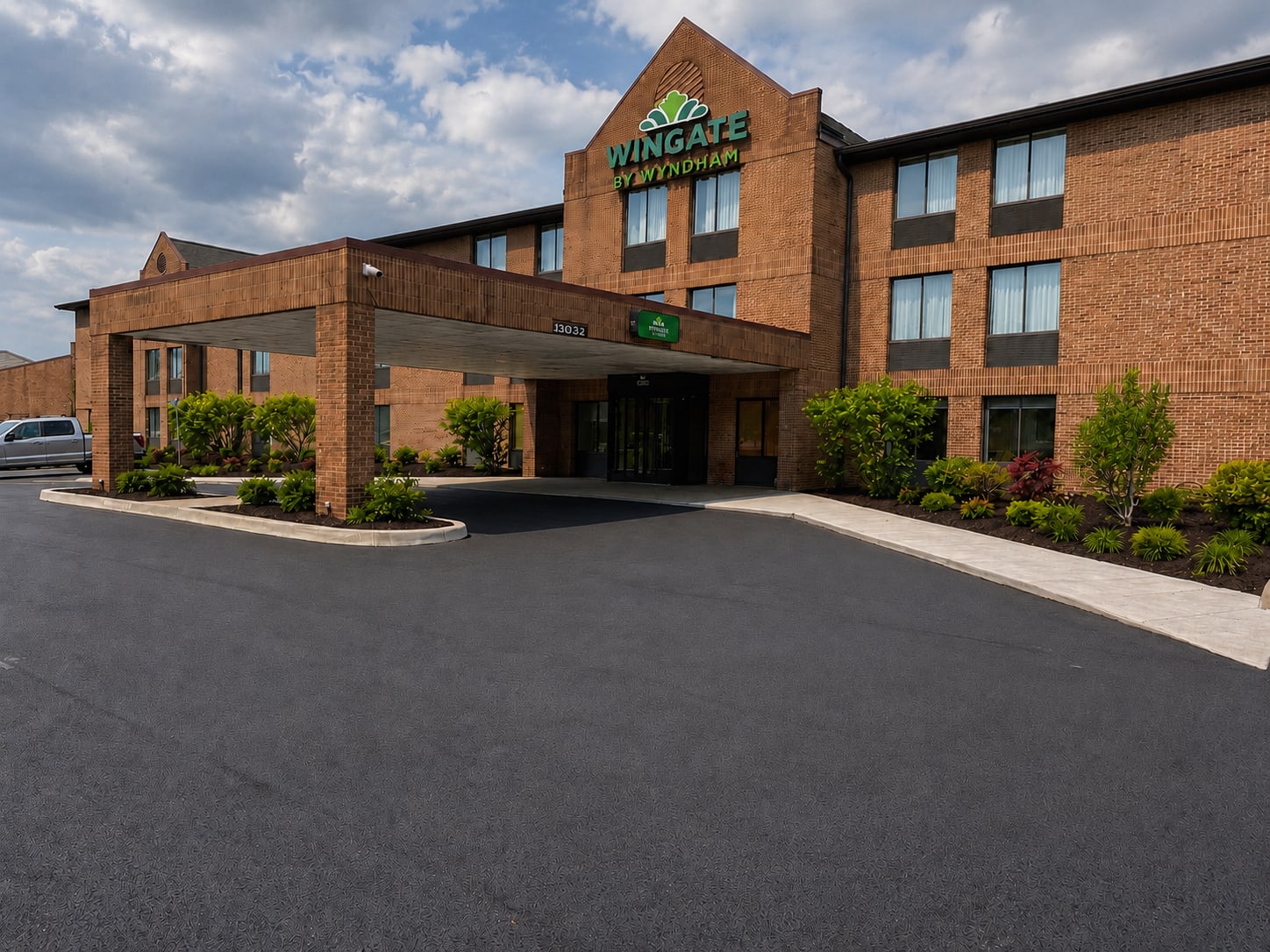 Wingate by Wyndham Livonia exterior